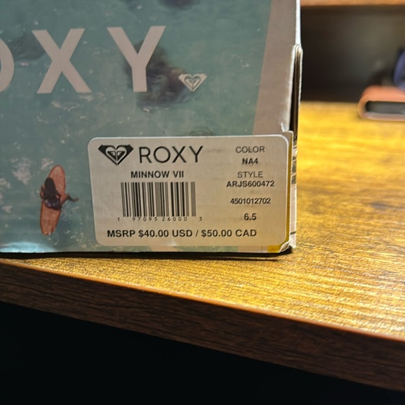 BRAND NEW ROXY SLIP ON SNEAKERS - Picture 3 of 3